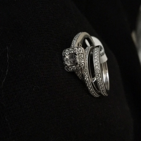 Ring - Picture 2 of 2